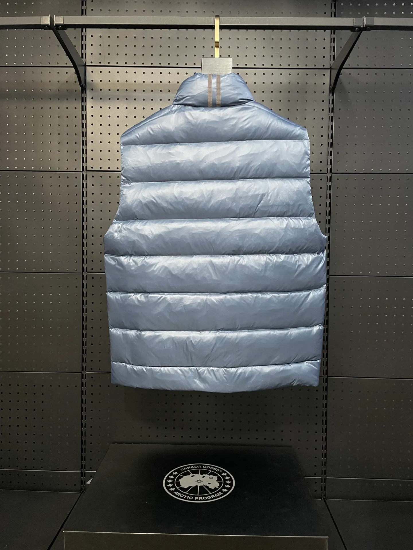 P560 Canadian brand CanadaGoose men's and women's CROFTON lightweight down vest 2229M DWR water-repellent treatment WindWall windproof fabric 700 fleece filling original mold opening details one to one production The upper body effect is stunning Exclusively available on the Xiaohongshu purchasing platform The highest version on the market Size: XS S M L XL XXL